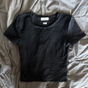 Contour women’s small, cropped black t-shirt. Great condition. Very comfortable.